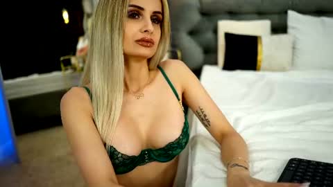 Mia online show from June 2026 06:49:01 PM