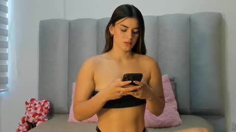 Snapshot of miacleark chatting on November 2025 05:25:01 PM miacleark online show from November 2025 05:25:01 PM