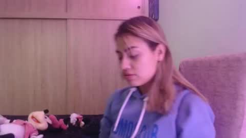 Miia  online show from December 2025 04:58:02 PM