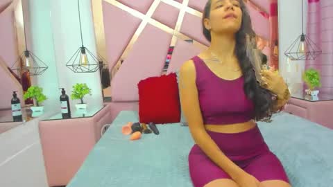 Snapshot of miacours chatting on December 2025 01:05:01 PM MiaCours online show from December 2025 01:05:01 PM