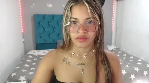 Snapshot of miacumgirl chatting on May 2026 12:22:01 PM miacumgirl online show from May 2026 12:22:01 PM