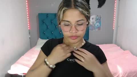 Snapshot of miacumgirl chatting on June 2026 12:17:01 PM miacumgirl online show from June 2026 12:17:01 PM