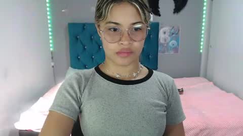 Snapshot of miacumgirl chatting on June 2026 12:14:02 PM miacumgirl online show from June 2026 12:14:02 PM