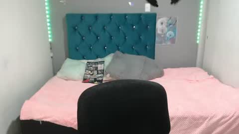 Snapshot of miacumgirl chatting on June 2026 12:19:02 PM miacumgirl online show from June 2026 12:19:02 PM