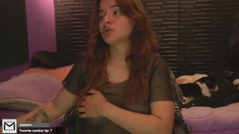 Mia online show from November 2025 06:28:01 AM