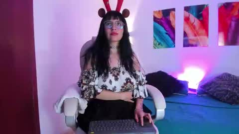 Snapshot of miaengels chatting on December 2024 01:24:02 PM Mia online show from December 2024 01:24:02 PM