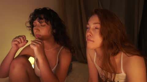 Mia online show from November 2025 07:35:02 PM