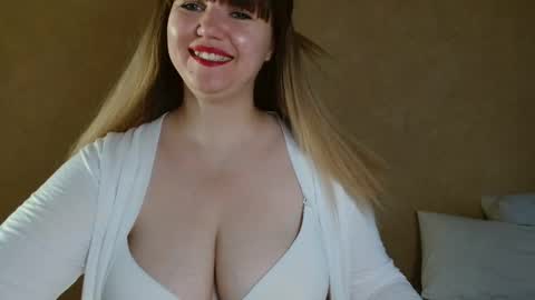 Snapshot of miafoxisja chatting on September 2025 02:15:02 AM MiaFoxisJa online show from September 2025 02:15:02 AM