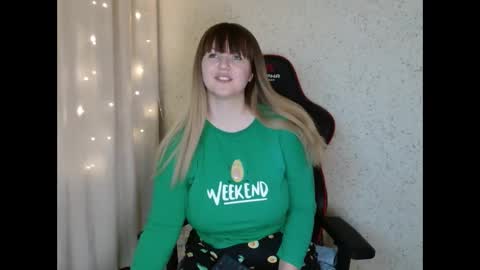 MiaFoxisJa online show from November 2025 02:28:02 PM