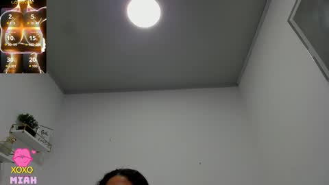 Miah Collins online show from November 2025 11:21:02 AM