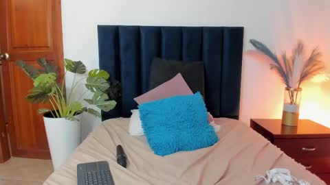 Snapshot of miahertz chatting on September 2025 03:40:02 AM miahertz online show from September 2025 03:40:02 AM