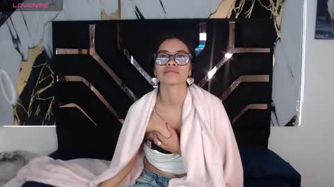 miahotcs online show from January 2026 01:37:02 PM