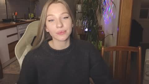 milanaaaa online show from March 2025 05:00:02 PM