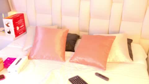 Snapshot of miakelsey chatting on June 2026 04:13:01 AM Mia online show from June 2026 04:13:01 AM