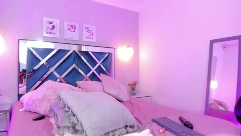 Mia Khalifa online show from March 2025 05:43:02 PM