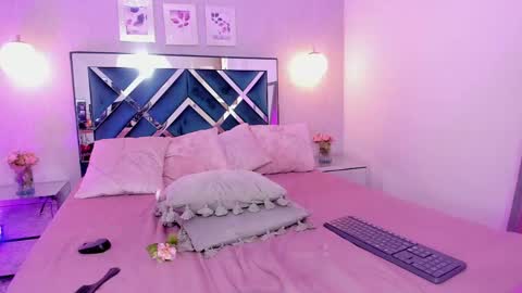 Mia Khalifa online show from March 2025 05:38:02 PM