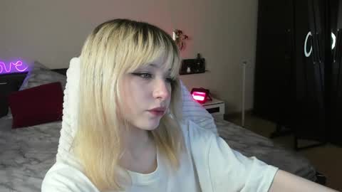 miakimiko online show from May 2026 01:55:01 AM