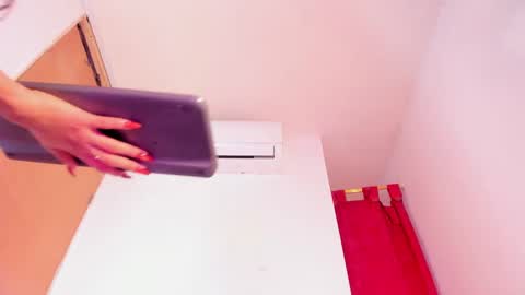 miakirshner_ online show from September 2025 02:06:01 PM