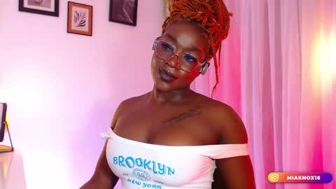 Snapshot of miaknox chatting on December 2024 11:19:02 PM Mia online show from December 2024 11:19:02 PM