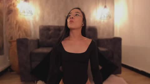 Snapshot of mialarouse chatting on May 2026 02:17:01 AM Mia Larouse online show from May 2026 02:17:01 AM