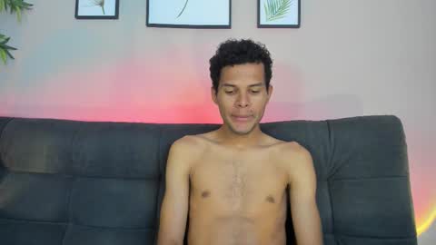 Mia online show from November 2025 07:15:02 PM