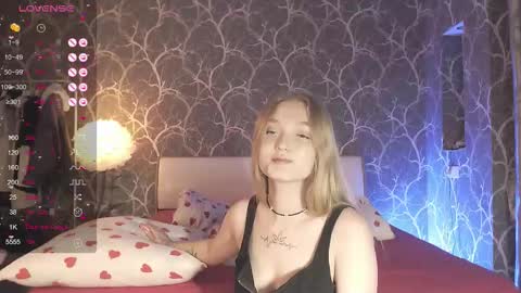 Mia online show from September 2025 04:32:01 PM