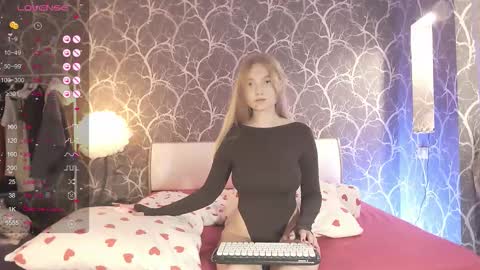 Mia online show from October 2025 11:08:02 AM