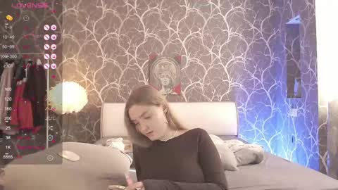 Mia online show from May 2026 03:09:02 PM