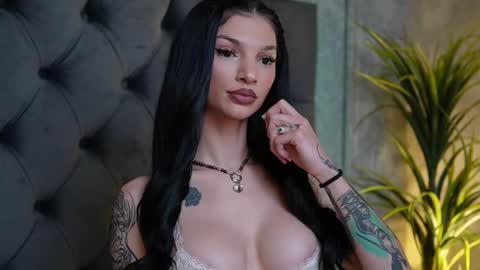 Snapshot of miamicoffee chatting on September 2025 05:13:02 PM Miami online show from September 2025 05:13:02 PM