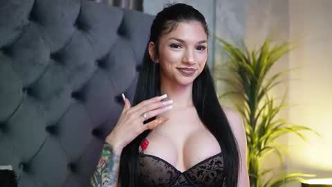 Snapshot of miamicoffee chatting on November 2025 06:35:02 PM Miami online show from November 2025 06:35:02 PM