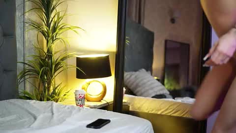 Snapshot of miamicoffee chatting on November 2025 07:52:02 PM Miami online show from November 2025 07:52:02 PM