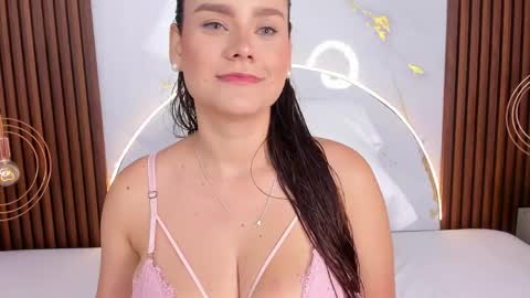 Mia  online show from May 2026 04:51:01 AM