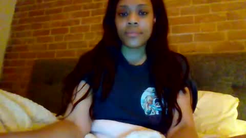 Snapshot of miamuffin8 chatting on October 2025 11:54:01 AM MiaMuffn online show from October 2025 11:54:01 AM