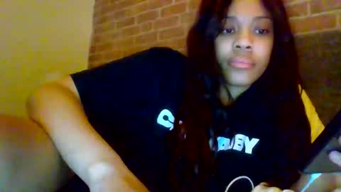 Snapshot of miamuffin8 chatting on November 2025 02:34:01 AM MiaMuffn online show from November 2025 02:34:01 AM