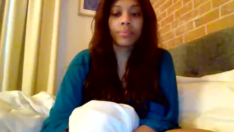 MiaMuffn online show from May 2026 12:22:02 PM