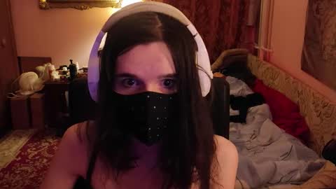 Kristien online show from November 2025 06:18:02 PM