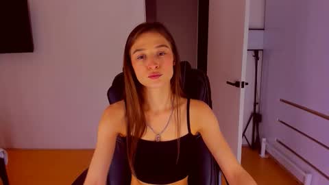 Snapshot of miapaw chatting on October 2025 07:20:01 PM Mia online show from October 2025 07:20:01 PM