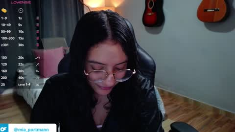 MIAPORTMANN online show from December 2024 08:32:02 PM