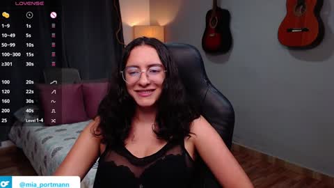 MIAPORTMANN online show from December 2024 07:53:02 PM