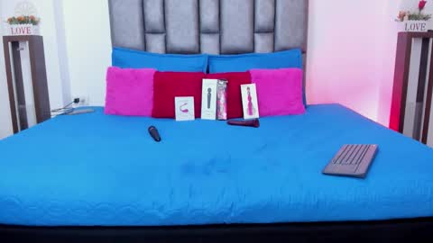 Mia Milf online show from November 2025 10:32:02 PM