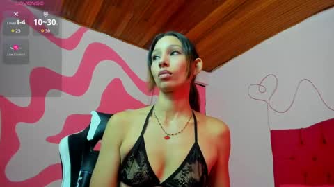 Mia Roxy online show from April 2026 07:05:01 PM