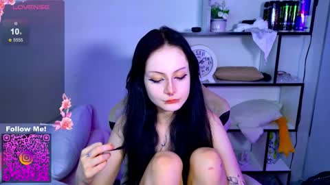 Mia  online show from November 2025 07:35:02 PM