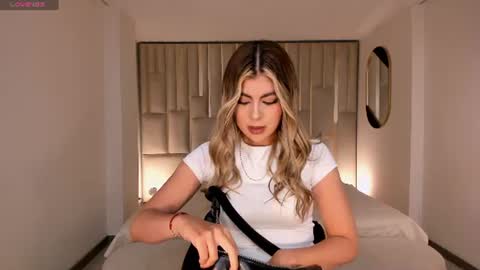 Mia Silva online show from July 2026 11:01:02 AM