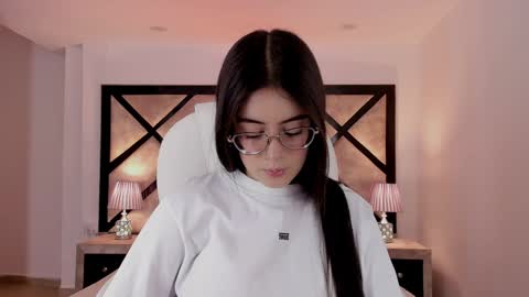 Mia online show from January 2025 09:19:01 PM