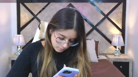 Mia online show from May 2026 07:30:02 PM