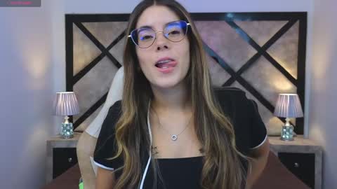 Mia online show from May 2026 07:11:01 PM