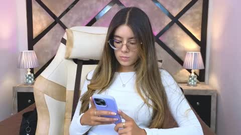 Mia online show from May 2026 07:21:01 PM
