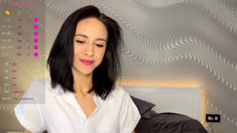 Mia online show from February 2026 06:22:02 AM