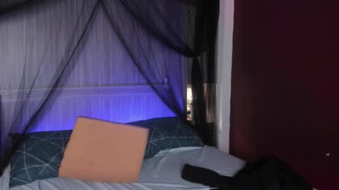 miaturnerr_ online show from January 2026 12:22:02 PM