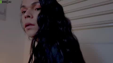 Mia online show from November 2025 06:32:01 PM